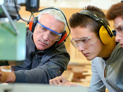 NSW GOVERNMENT HELPING RURAL APPRENTICES